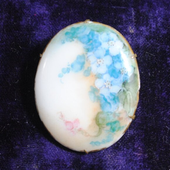 Damaged Antique Painted Forget-me-not Flowers on Porcelain Brooch - Picture 1 of 8
